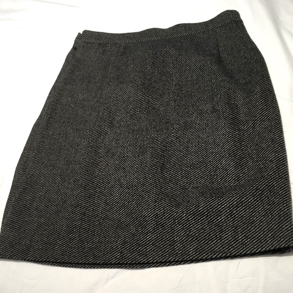 Elegant gray and black mini skirt - Picture 6 of 9